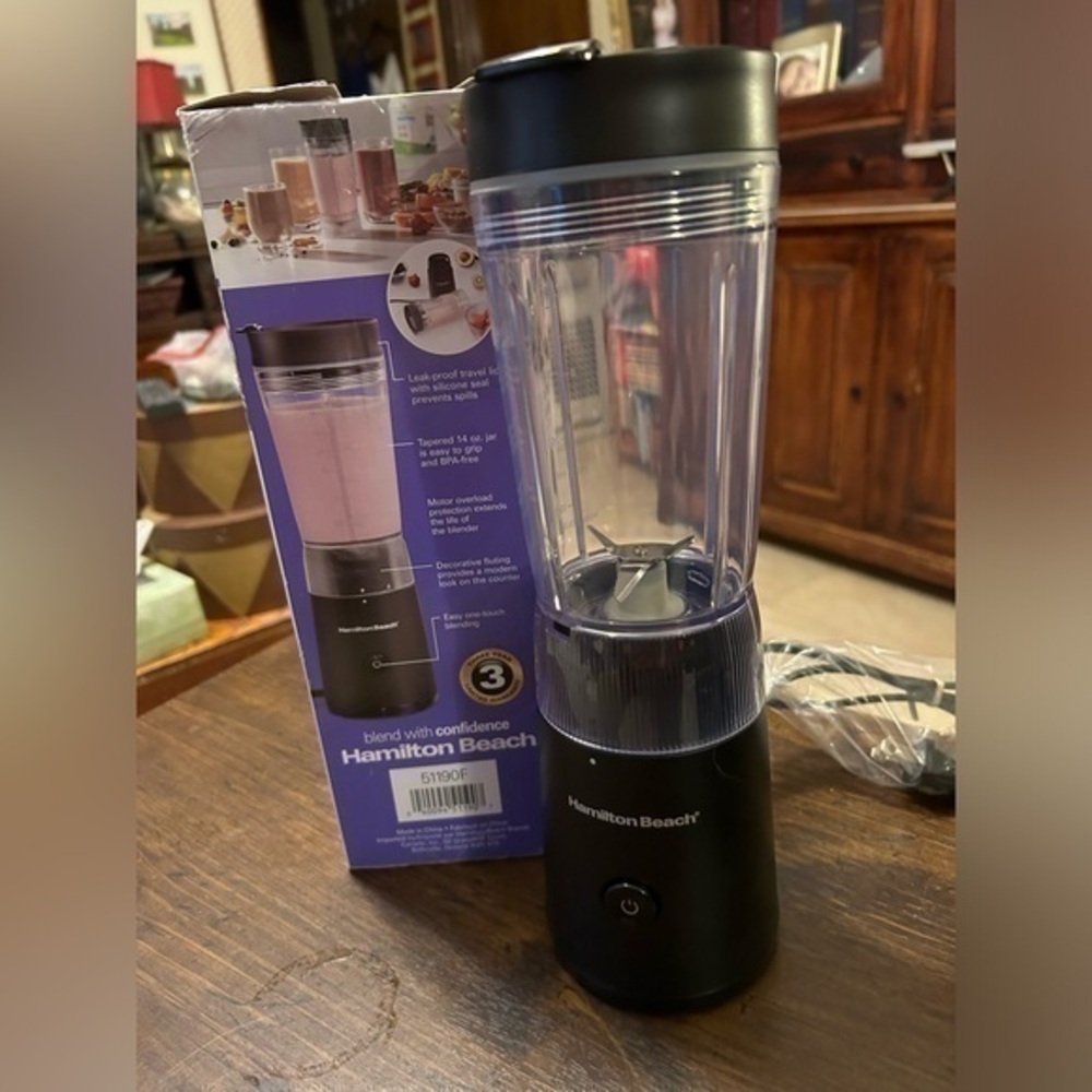 Hamilton Beach Personal Creations Blender With Travel Lid.  New in box